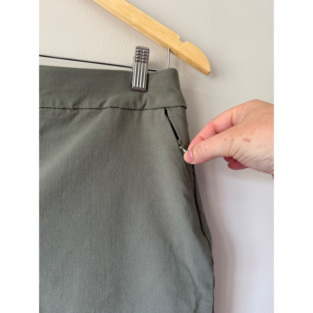Chicos Perfect Stretch Olive Green Pull On Shorts Size 1.5 Medium - Picture 2 of 7